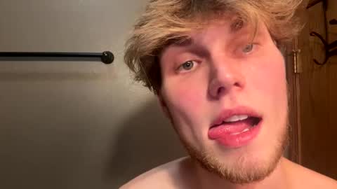 Snapshot of bigskinnyboyshh chatting on 02-17-25, 06:31 bigskinnyboyshh online show from 02-17-25, 06:31