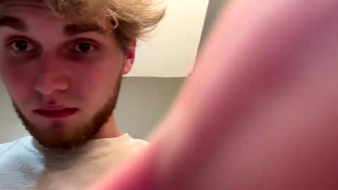 Snapshot of bigskinnyboyshh chatting on 02-18-25, 04:26 bigskinnyboyshh online show from 02-18-25, 04:26