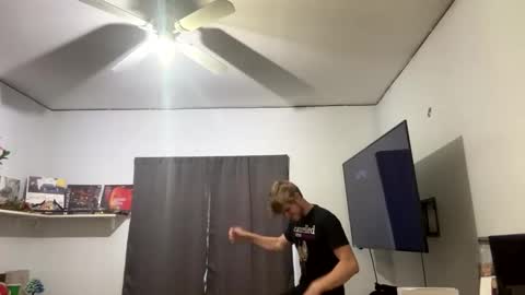 Snapshot of bigskinnyboyshh chatting on 09-27-25, 10:26 bigskinnyboyshh online show from 09-27-25, 10:26