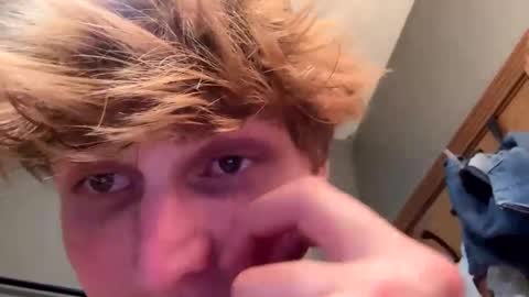 Snapshot of bigskinnyboyshh chatting on 09-30-25, 03:44 bigskinnyboyshh online show from 09-30-25, 03:44