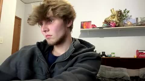 Snapshot of bigskinnyboyshh chatting on 10-31-25, 12:00 bigskinnyboyshh online show from 10-31-25, 12:00