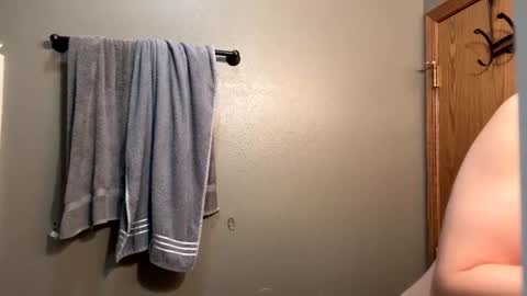 Snapshot of bigskinnyboyshh chatting on 11-25-25, 04:45 bigskinnyboyshh online show from 11-25-25, 04:45