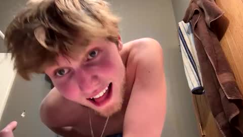 Snapshot of bigskinnyboyshh chatting on 11-25-25, 11:27 bigskinnyboyshh online show from 11-25-25, 11:27