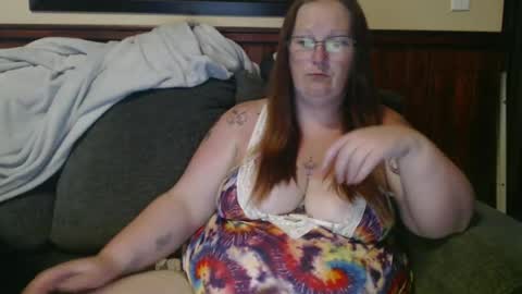 Snapshot of bigtitsgirl9991 chatting on 06-15-26, 04:25 Kim online show from 06-15-26, 04:25