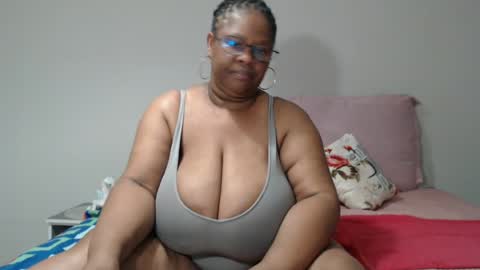 Snapshot of bigtitshornygirlxxx chatting on 06-14-26, 07:16 Lona online show from 06-14-26, 07:16