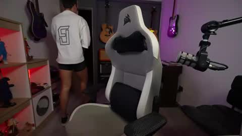 Snapshot of bigxboy96 chatting on 01-13-26, 04:29 bigxboy96 online show from 01-13-26, 04:29