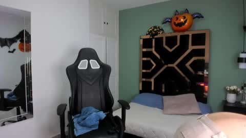 Billie online show from 11-06-25, 11:04