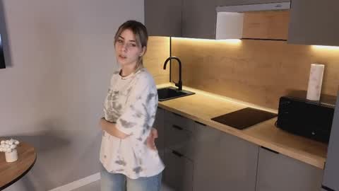 Milla online show from 04-03-26, 06:11