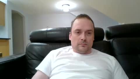 Snapshot of bird8888 chatting on 10-08-25, 08:17 bird8888 online show from 10-08-25, 08:17