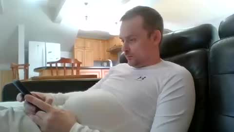 Snapshot of bird8888 chatting on 10-13-25, 05:02 bird8888 online show from 10-13-25, 05:02