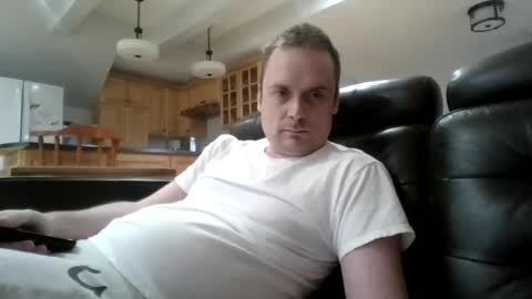 Snapshot of bird8888 chatting on 10-20-25, 07:58 bird8888 online show from 10-20-25, 07:58