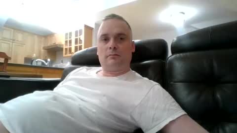 Snapshot of bird8888 chatting on 10-26-25, 09:21 bird8888 online show from 10-26-25, 09:21