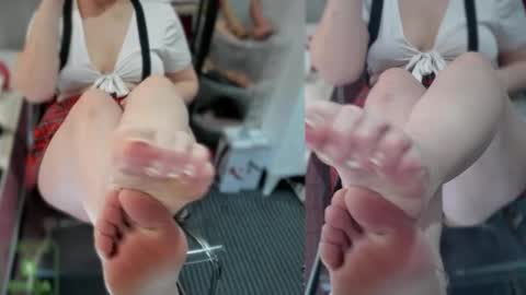 Snapshot of bisexyeliz35 chatting on 12-01-25, 12:10 bisex woman online show from 12-01-25, 12:10