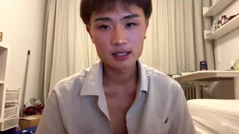 Snapshot of bitchie_bitch chatting on 05-22-26, 10:37 Lou online show from 05-22-26, 10:37