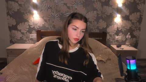 Snapshot of bitter__peach chatting on 05-19-26, 04:57 Margo online show from 05-19-26, 04:57