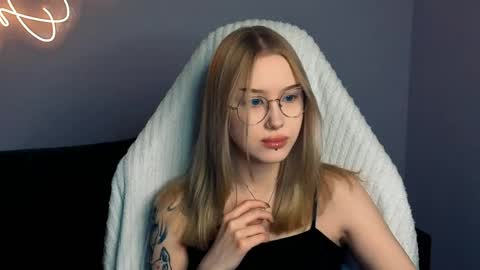 Julia online show from 04-12-26, 02:33