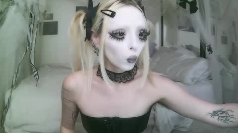 vampire fang  online show from 03-09-26, 06:23