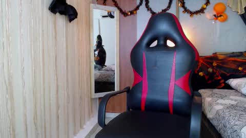 black_king_241 online show from 10-22-25, 02:45