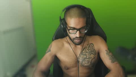 Snapshot of black_lollipop chatting on 02-04-25, 12:51 Master online show from 02-04-25, 12:51