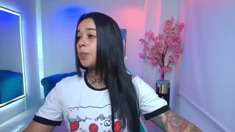 Snapshot of black_roseee chatting on 05-19-26, 04:19 Rousse online show from 05-19-26, 04:19