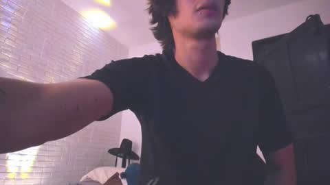 Snapshot of black_skull22 chatting on 11-08-25, 03:18 Bryan online show from 11-08-25, 03:18