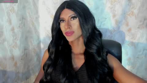 Snapshot of blackbeauty_ts chatting on 01-18-25, 10:28 Nina online show from 01-18-25, 10:28