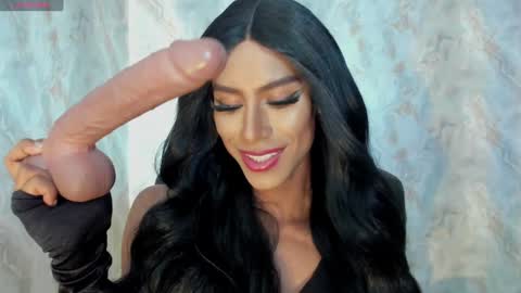 Snapshot of blackbeauty_ts chatting on 01-19-25, 02:49 Nina online show from 01-19-25, 02:49