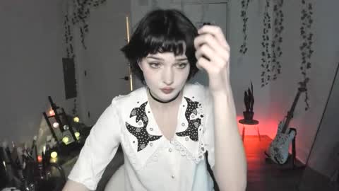 Ella online show from 12-23-25, 06:33