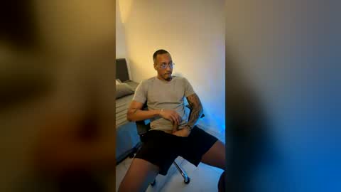 Snapshot of blackboy2874 chatting on 07-08-26, 03:22 DWAYNE BELL online show from 07-08-26, 03:22