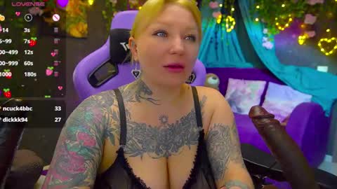 Snapshot of blackedbarbie chatting on 06-05-26, 08:03 Alice online show from 06-05-26, 08:03