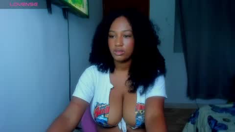Snapshot of blackitybae chatting on 06-19-26, 11:47 Shophie White online show from 06-19-26, 11:47