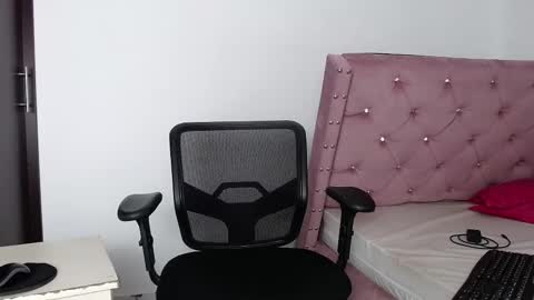 Twtter 1MikeBeckford            Onlyfns beckfordmike online show from 03-03-25, 11:33