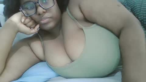 Snapshot of blackqueennie chatting on 01-19-25, 02:38 blackqueennie online show from 01-19-25, 02:38