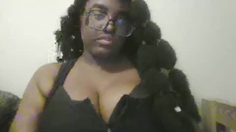 Snapshot of blackqueennie chatting on 11-18-25, 03:23 blackqueennie online show from 11-18-25, 03:23