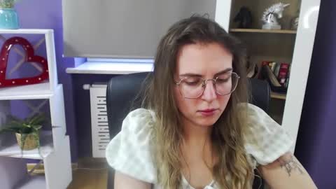 Z O E Y online show from 02-11-25, 08:48