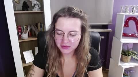 Z O E Y online show from 10-13-25, 04:34