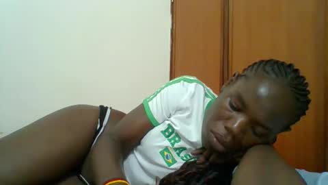 Snapshot of blacksexygal chatting on 10-22-25, 07:13 SARAH online show from 10-22-25, 07:13