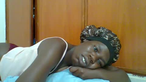 Snapshot of blacksexygal chatting on 11-05-25, 07:47 SARAH online show from 11-05-25, 07:47