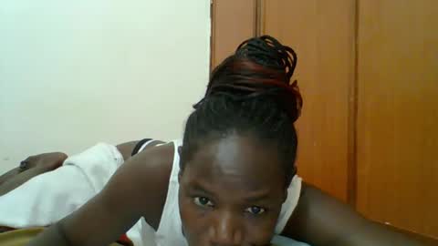 Snapshot of blacksexygal chatting on 11-11-25, 11:38 SARAH online show from 11-11-25, 11:38