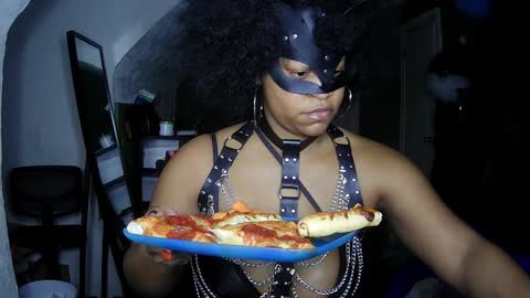 Queen Siren online show from 12-16-24, 04:45