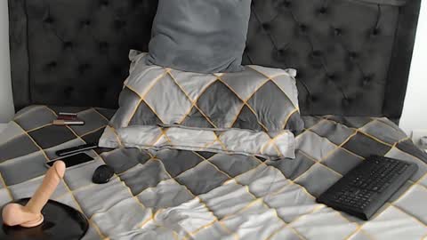 Snapshot of blackswan7777 chatting on 02-12-25, 10:24 Mira online show from 02-12-25, 10:24