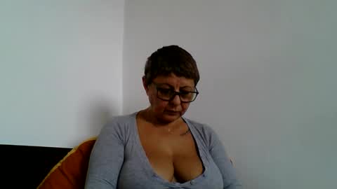 Snapshot of blackwidow05 chatting on 10-24-25, 10:22 Black Widow online show from 10-24-25, 10:22