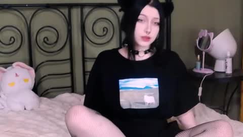 Snapshot of blacky_tea chatting on 09-21-25, 12:01 blacky_tea online show from 09-21-25, 12:01