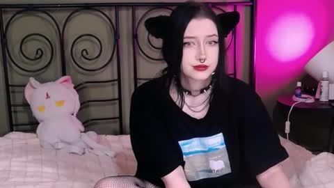 Snapshot of blacky_tea chatting on 10-17-25, 10:12 blacky_tea online show from 10-17-25, 10:12