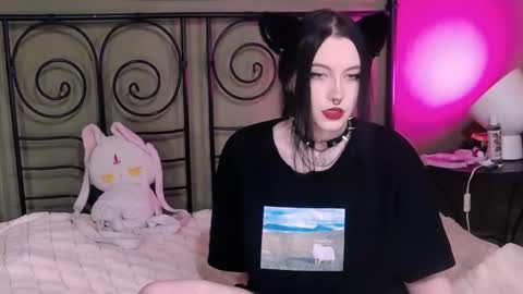 Snapshot of blacky_tea chatting on 10-31-25, 03:29 blacky_tea online show from 10-31-25, 03:29