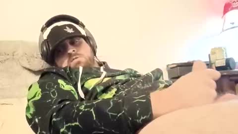 Snapshot of blahblam420 chatting on 11-23-25, 08:03 blahblam420 online show from 11-23-25, 08:03