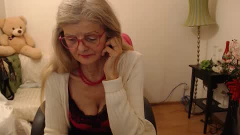 Snapshot of blairfort chatting on 01-14-25, 02:43 blairfort online show from 01-14-25, 02:43