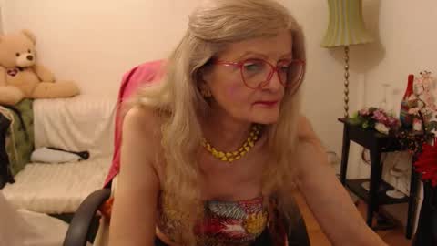 Snapshot of blairfort chatting on 02-05-25, 02:08 blairfort online show from 02-05-25, 02:08