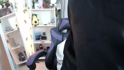   online show from 02-25-26, 04:33