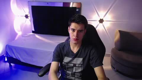 Snapshot of blakzen_ chatting on 06-25-26, 04:01 Blakzen online show from 06-25-26, 04:01